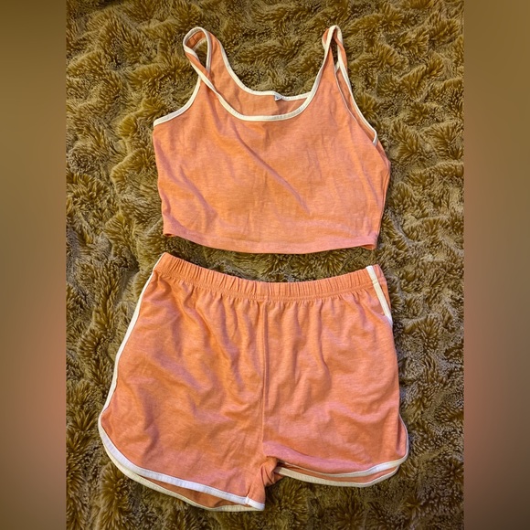 Like new pink and white short set - Picture 5 of 7